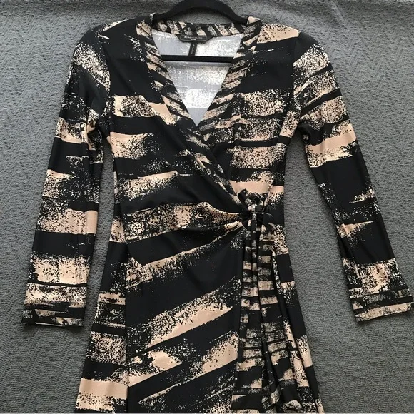 NWOT BCBGMaxAzria True Wrap Dress Black Tan Print Long Sleeve XS Petite - Picture 3 of 8